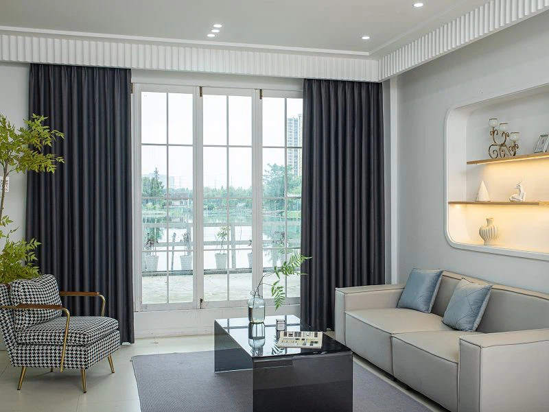 Zwykła, solidna tkanina zaciemniająca