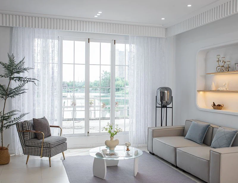 Solidny ekran okienny z dzianiny osnowy